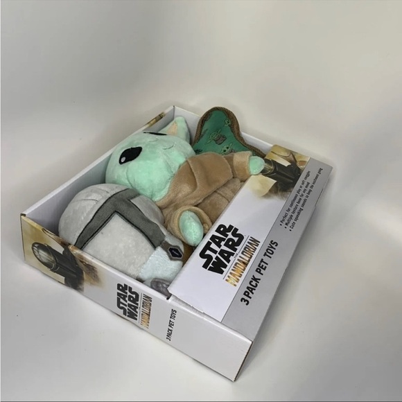 Boundless Star Wars Mandalonian Pet Toy Box Set Studded Knit Dog Shirt Red NWT - Picture 3 of 8